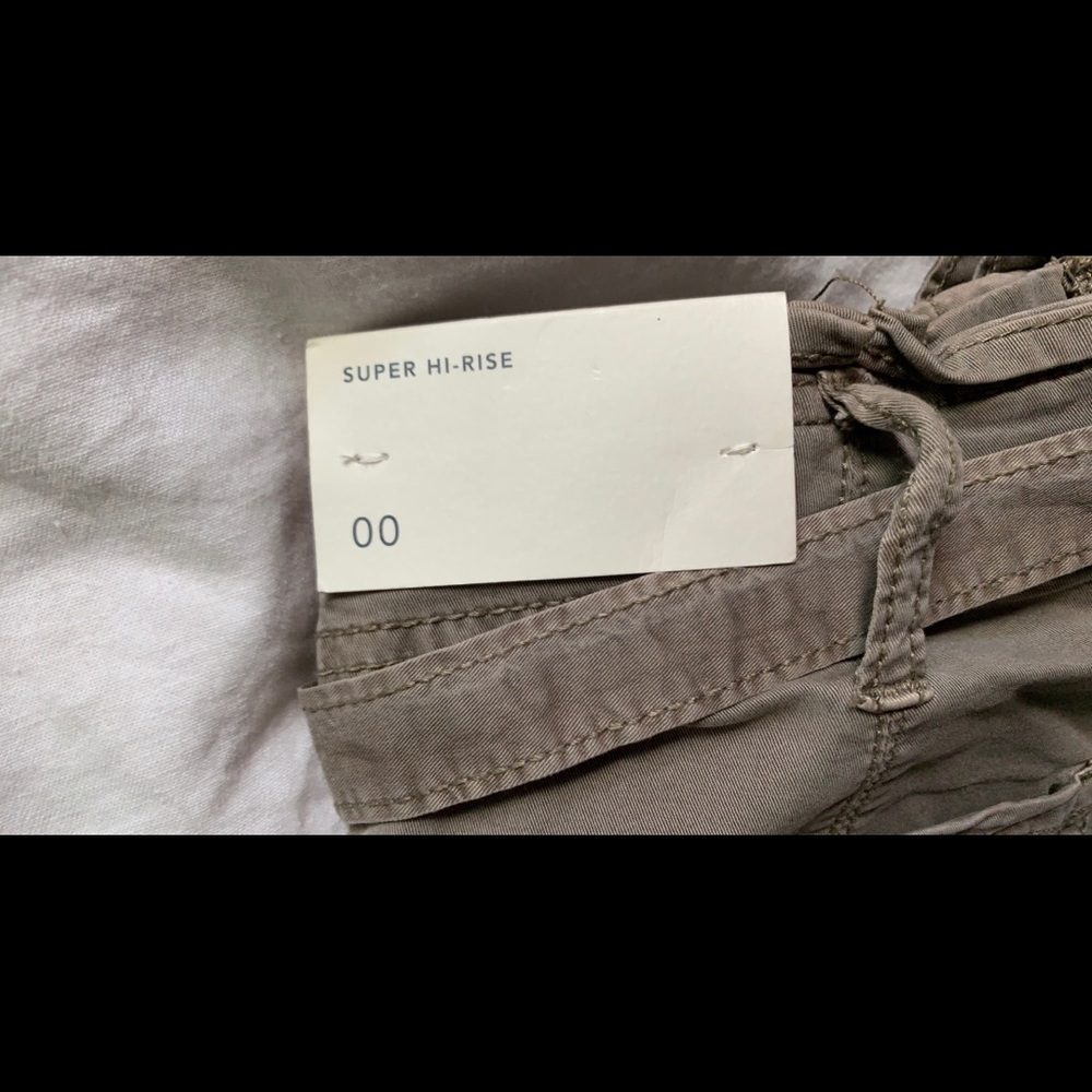 American eagle khaki green shorts with belt